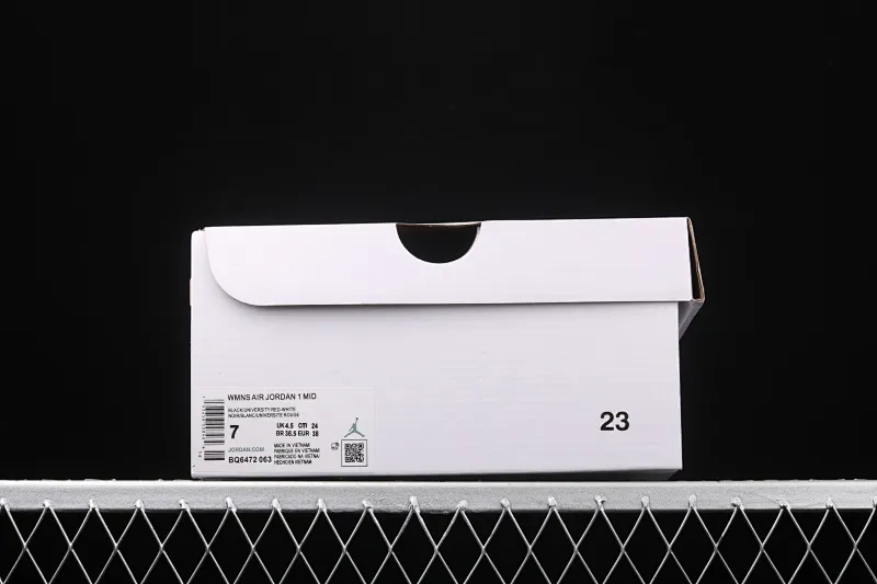 All categories Air Jordan Jordan series basketball shoes Air Jordan 1 Mid Air Jordan 1 Mid AJ1 Joe 1 red and yellow color hook Yuanyang mid-top basketball shoes BQ6472-063
